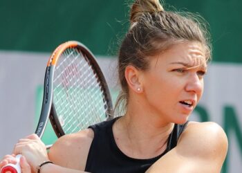 Simona Halep v Lucia Bronzetti betting tips and predictions